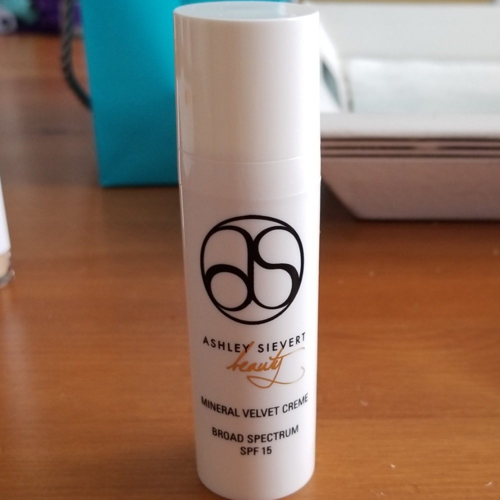 Ashley sievert mineral velvet creme L.A.
